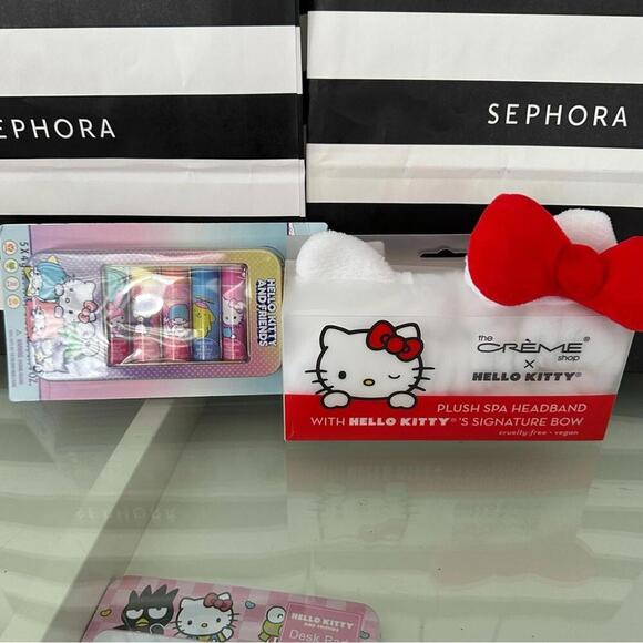 Sanrio Hello Kitty Makeup set - Picture 1 of 3